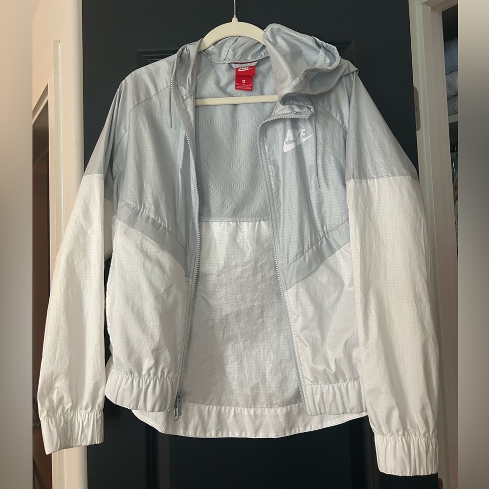 Nike rain jacket size small